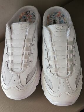 NWOT SKECHERS D'LITES WHITE BRIGHT SKY SLIP ON SNEAKERS SZ 8.5